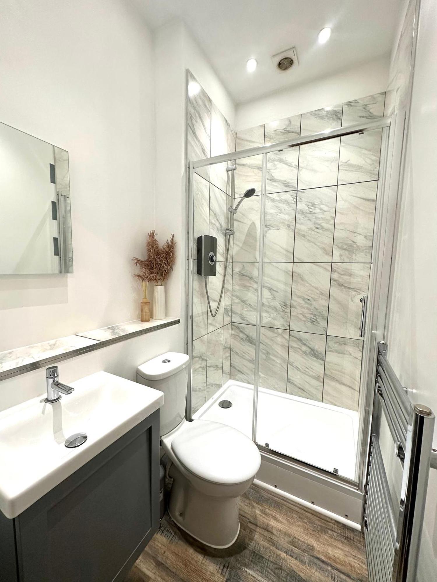 Large City Centre Apartment Пърт Екстериор снимка
